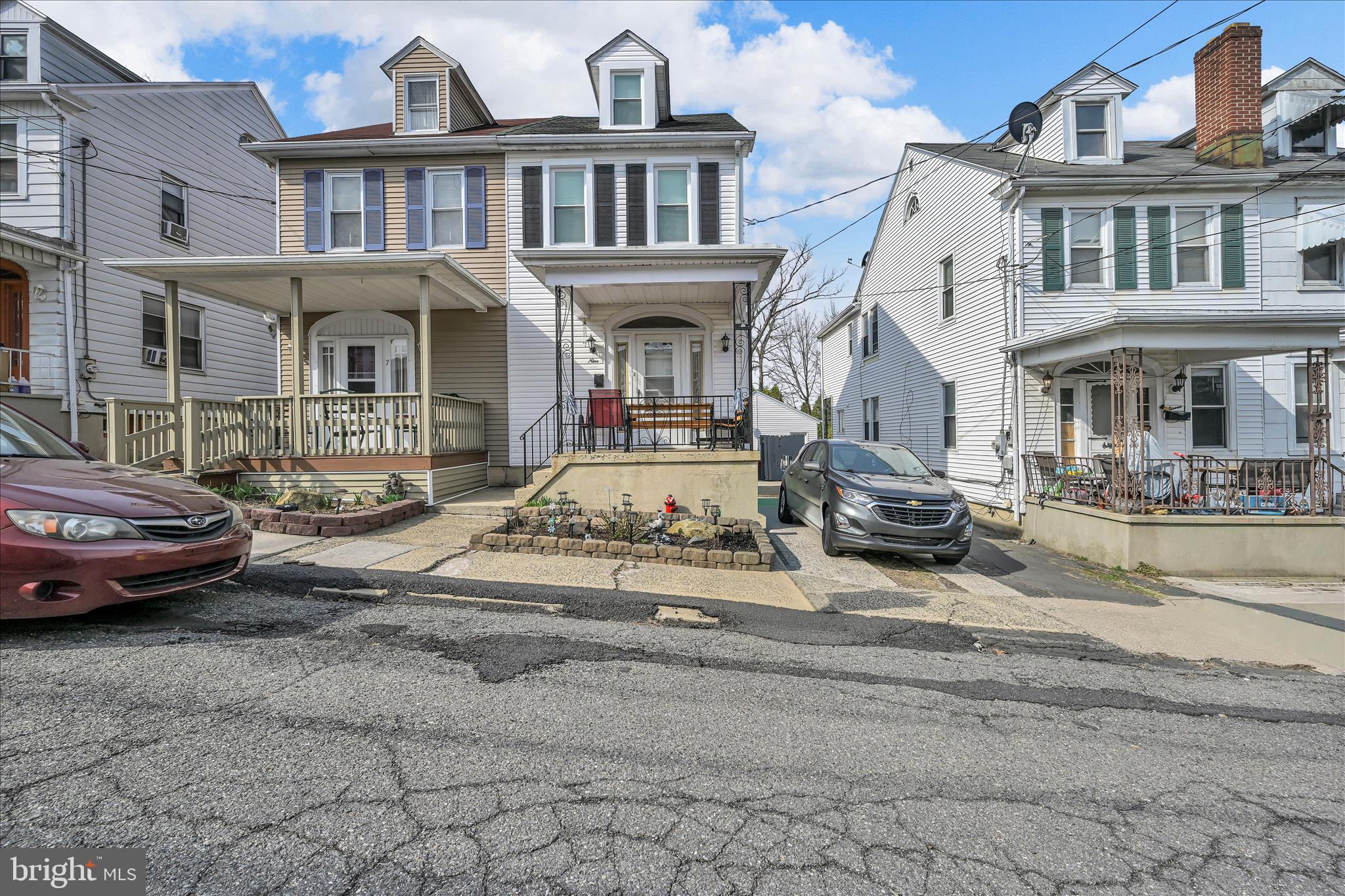 YORKVILLE - Residential