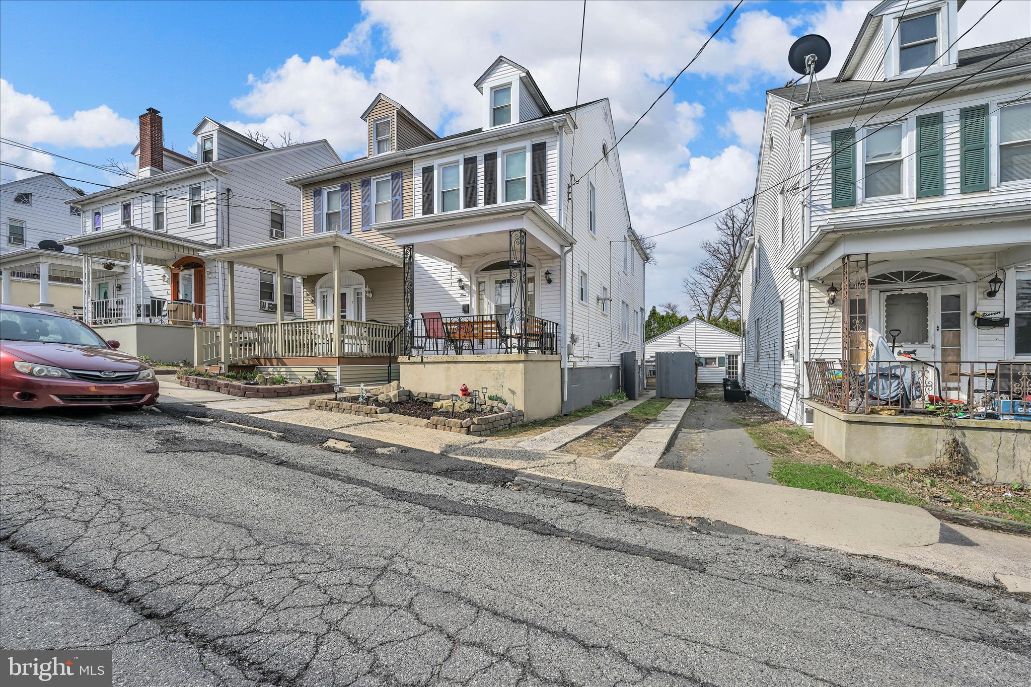 YORKVILLE - Residential