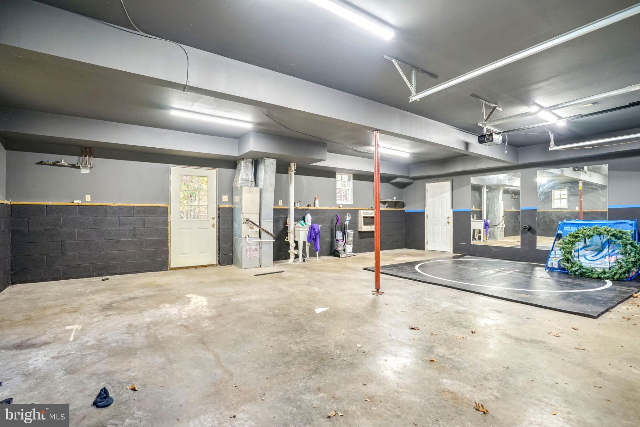 TOBACCO ROAD - Residential