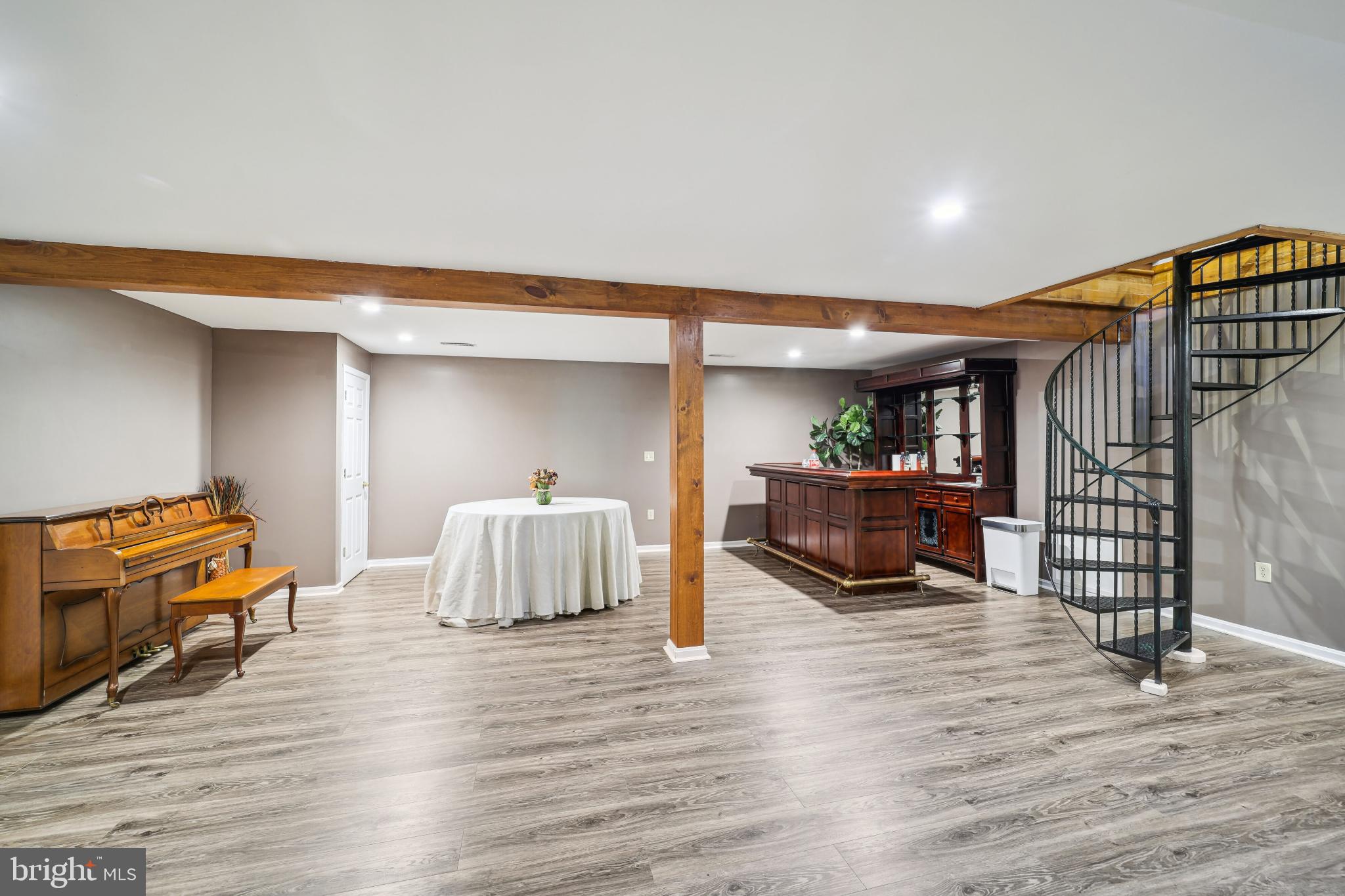 TOBACCO ROAD - Residential