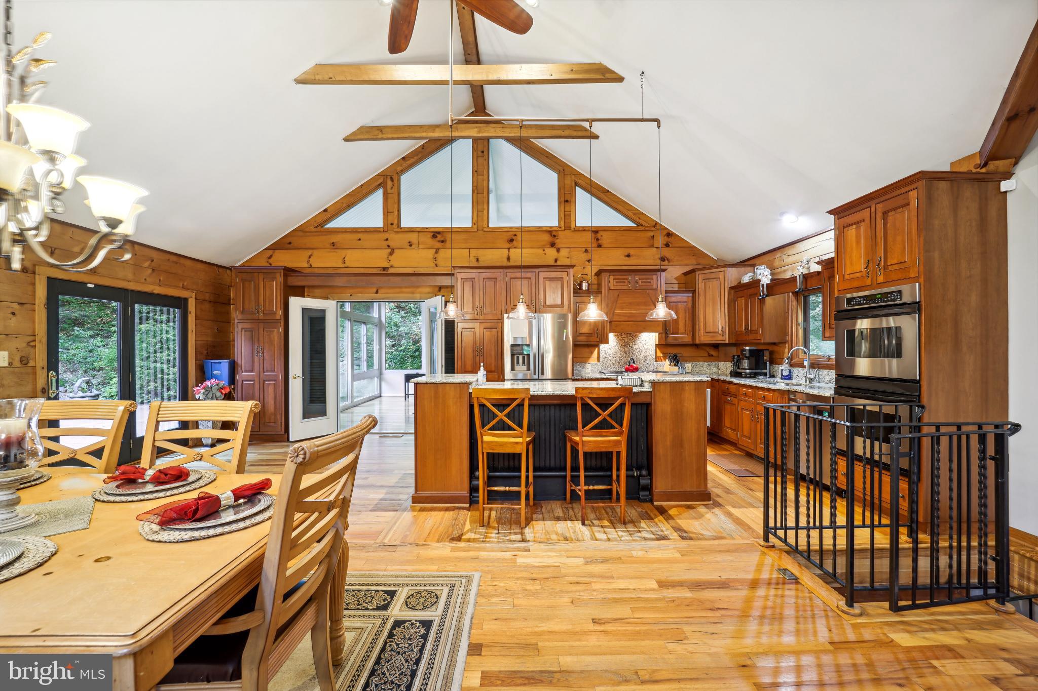 TOBACCO ROAD - Residential