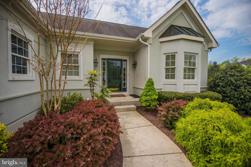 Owners Say Let's Make A Deal!!! and dropped price $10K....Oh this one owner villa in Fernbank at Cress Creek is ready for you to walk in and enjoy!.One owner care shows how well this home is ready! Golf course amenities and dining hall, community pool and tennis all available if you wish! Shepherd University, wellness center and the historic village of Shepherdstown all await you! Make this your new home!!!!