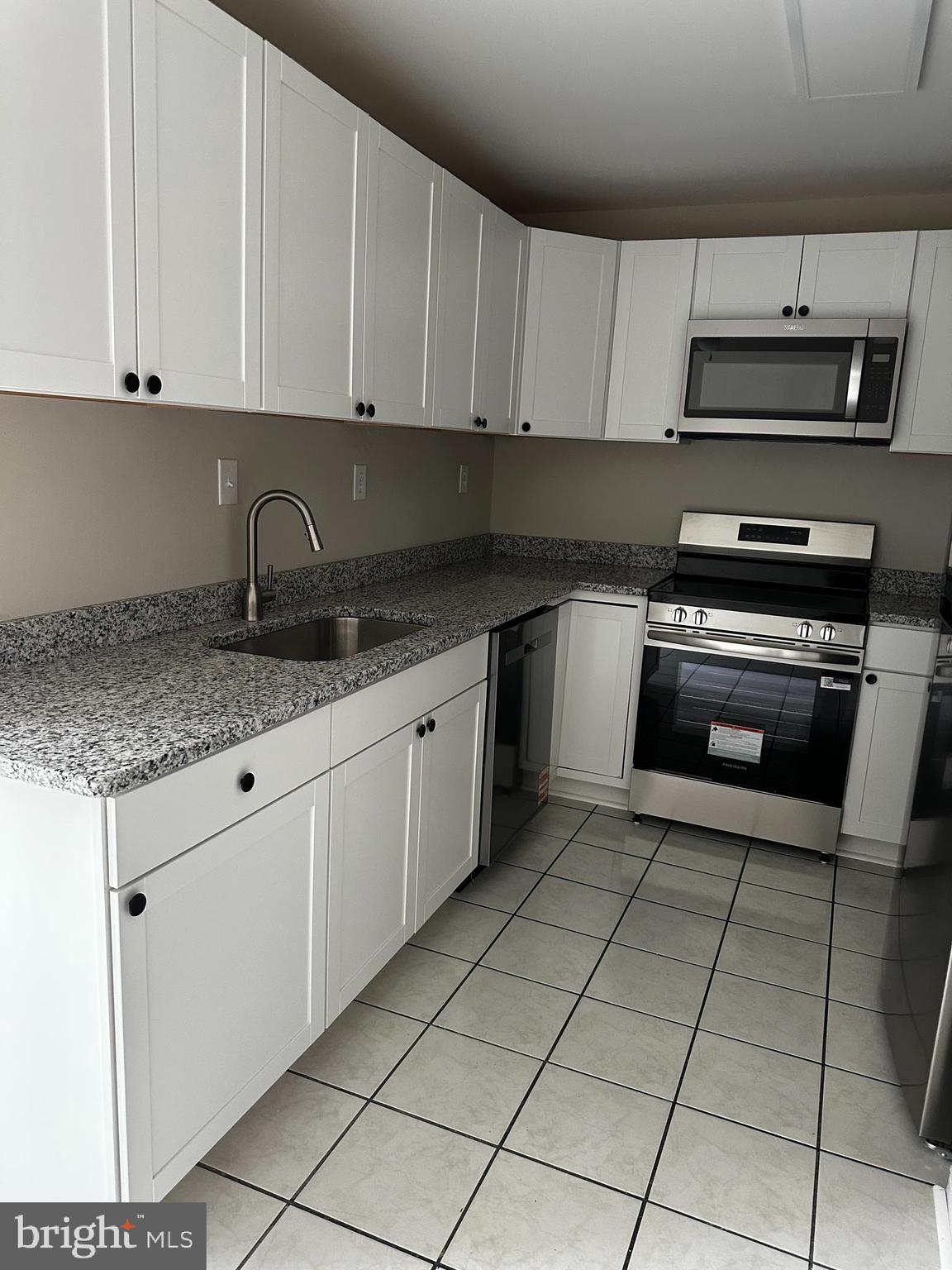 CENTRAL PARK TOWNHOMES - Residential Lease