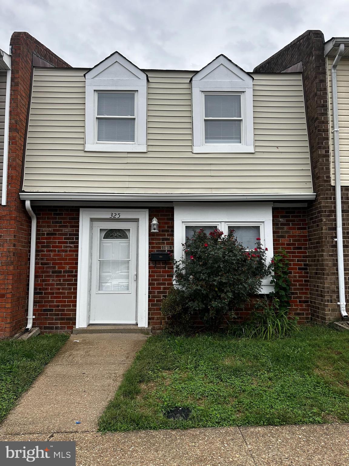 CENTRAL PARK TOWNHOMES - Residential Lease