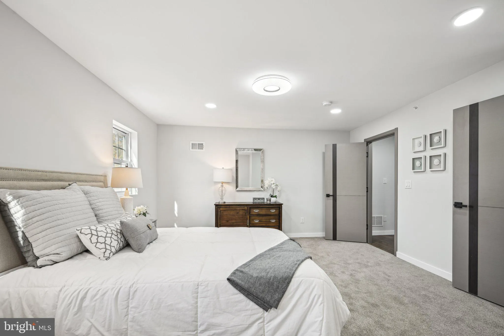 Havertown, Pennsylvania 19083, United States, 4 Bedrooms Bedrooms, ,4 BathroomsBathrooms,Residential,Pending,35269