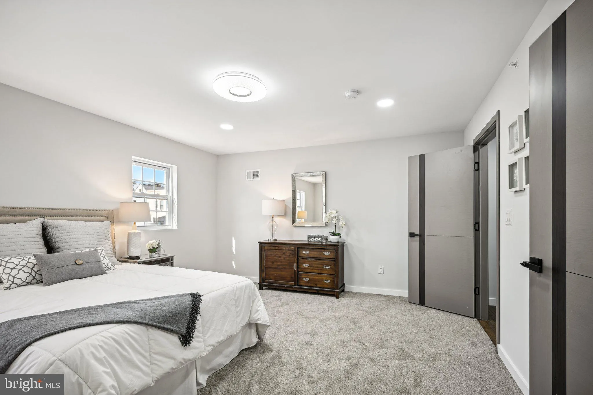 Havertown, Pennsylvania 19083, United States, 4 Bedrooms Bedrooms, ,4 BathroomsBathrooms,Residential,Pending,35269