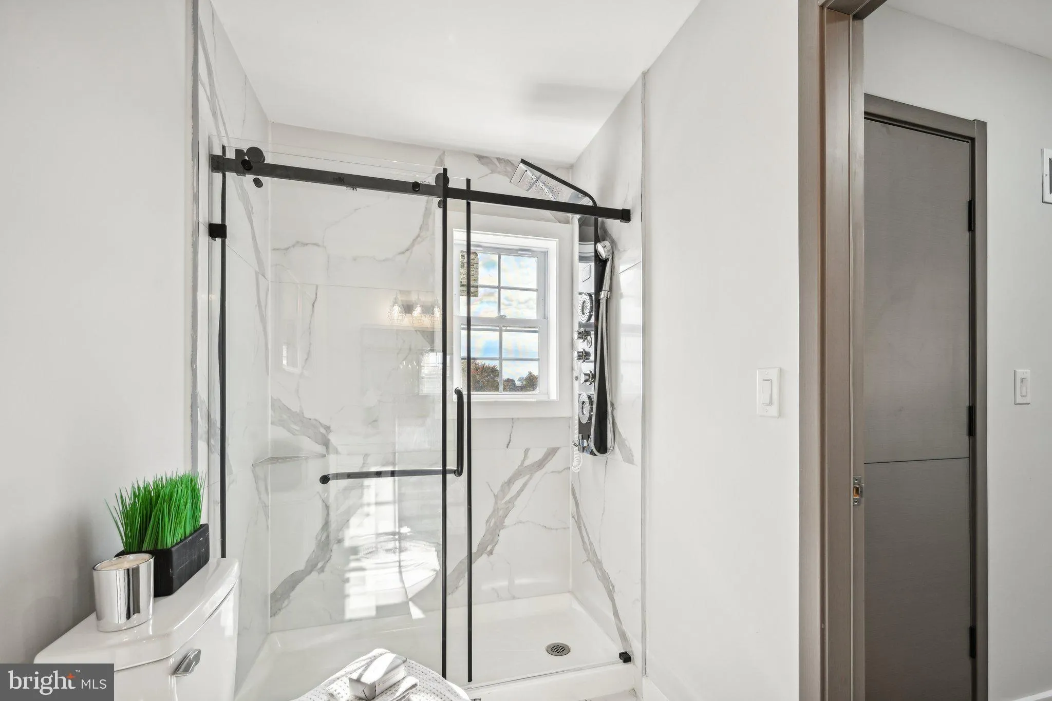 Havertown, Pennsylvania 19083, United States, 4 Bedrooms Bedrooms, ,4 BathroomsBathrooms,Residential,Pending,35269