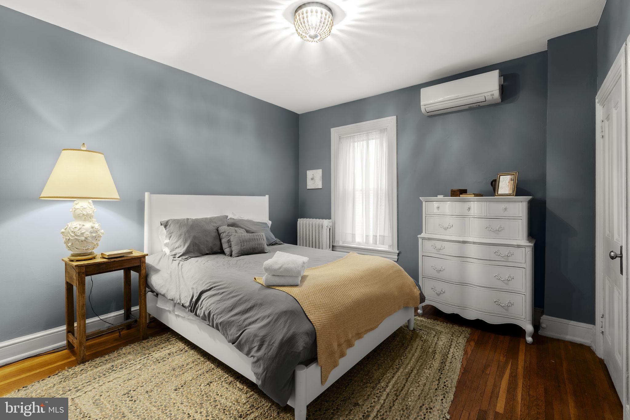 CHESTNUT HILL - Residential