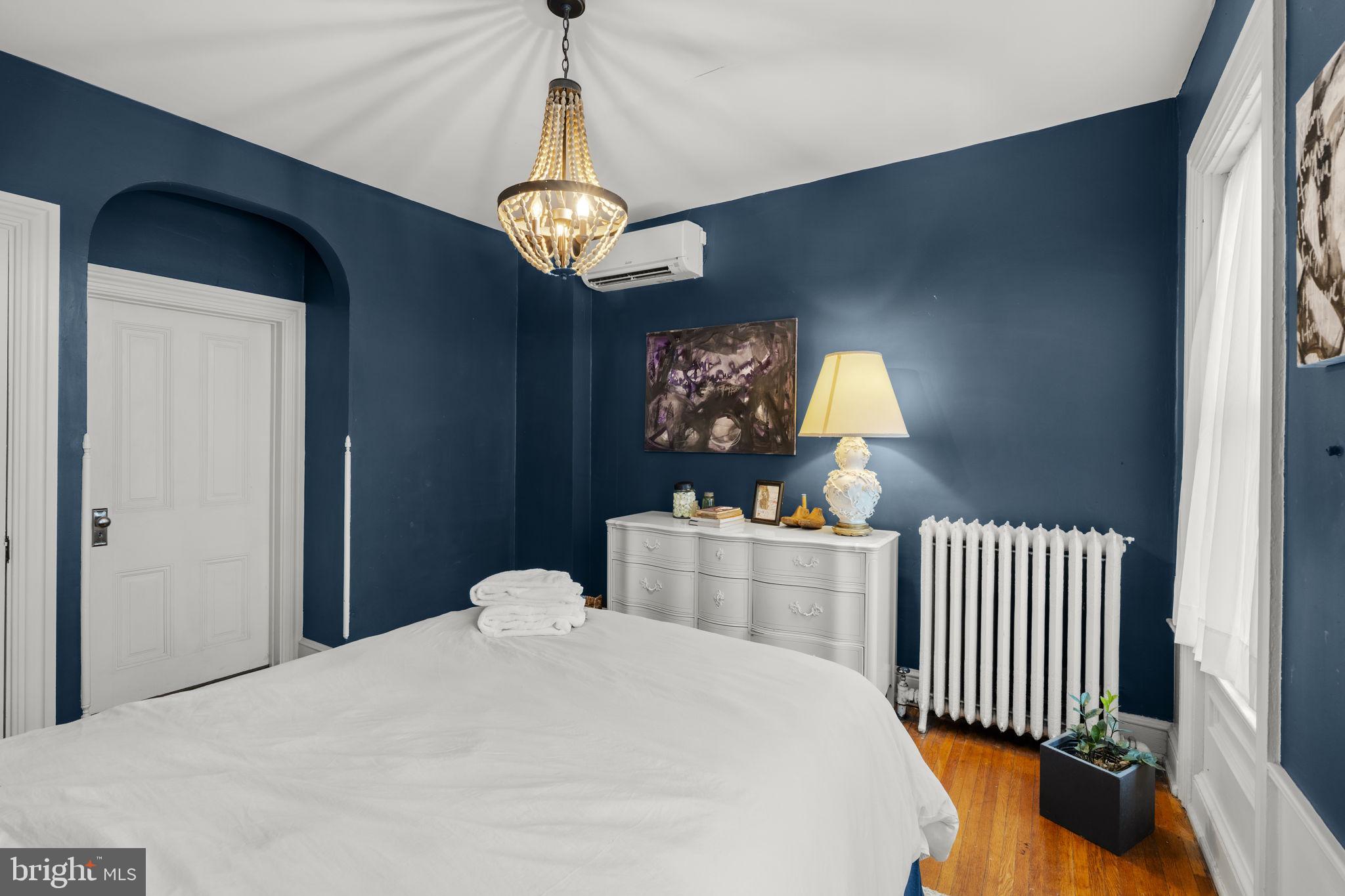 CHESTNUT HILL - Residential