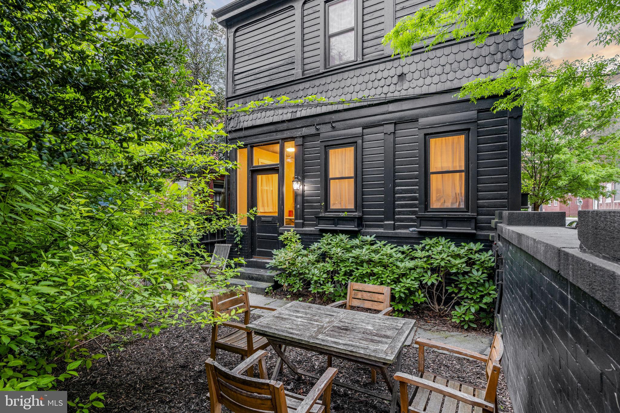 CHESTNUT HILL - Residential