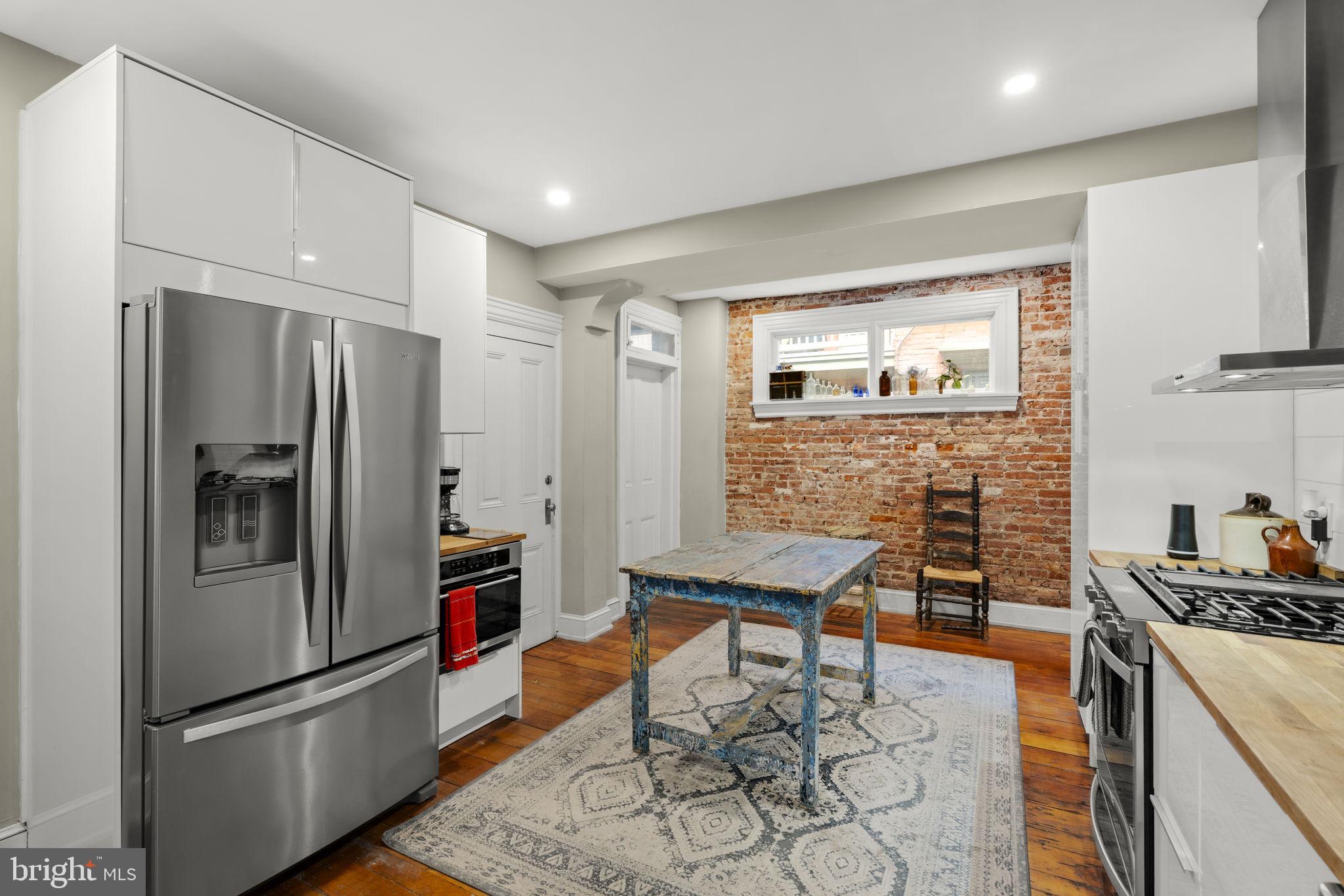 CHESTNUT HILL - Residential