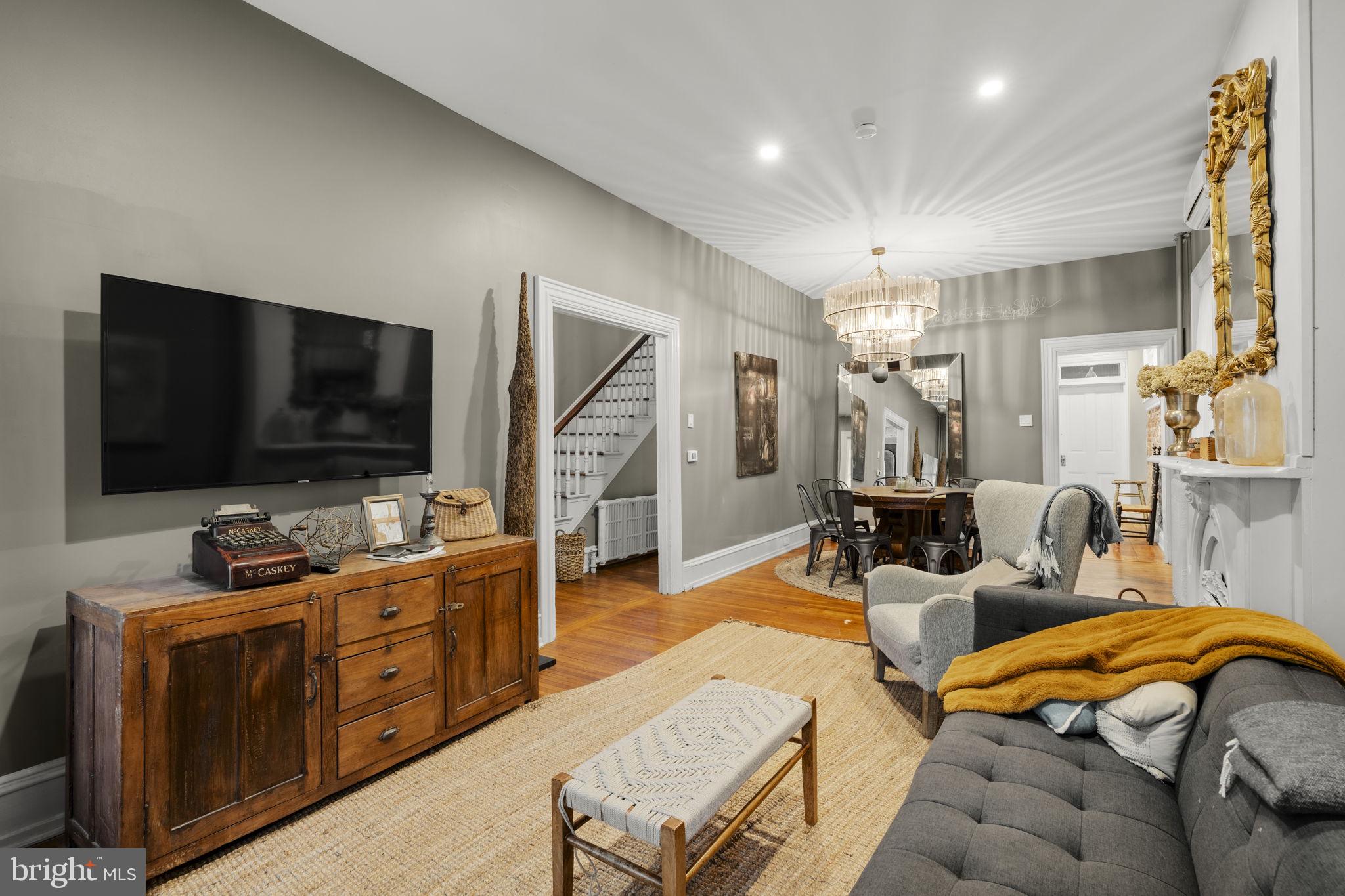 CHESTNUT HILL - Residential