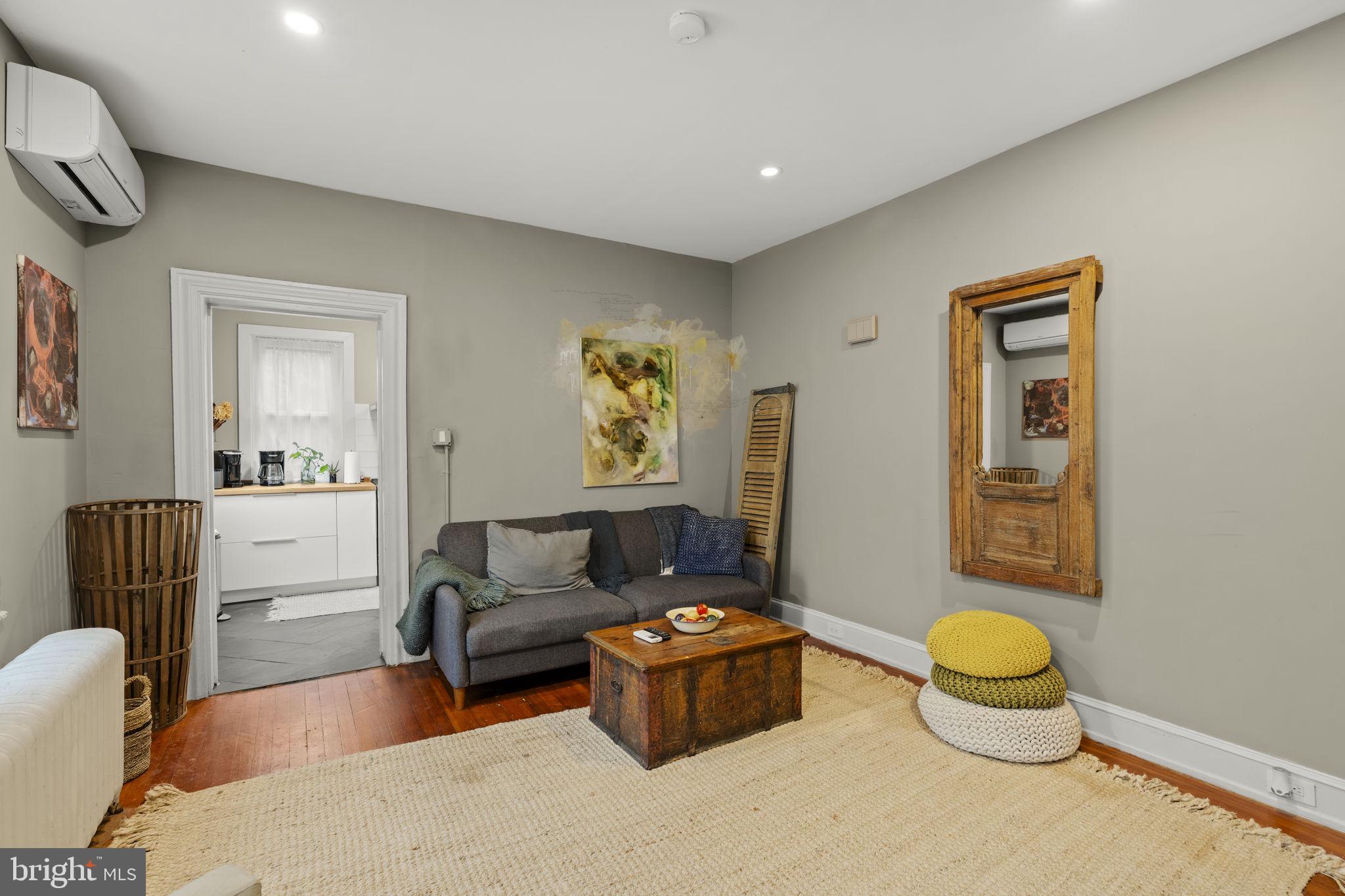 CHESTNUT HILL - Residential