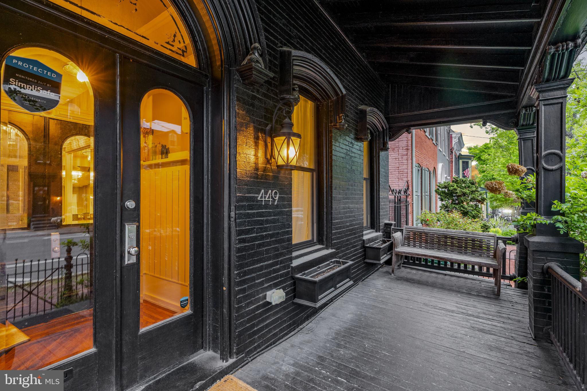 CHESTNUT HILL - Residential