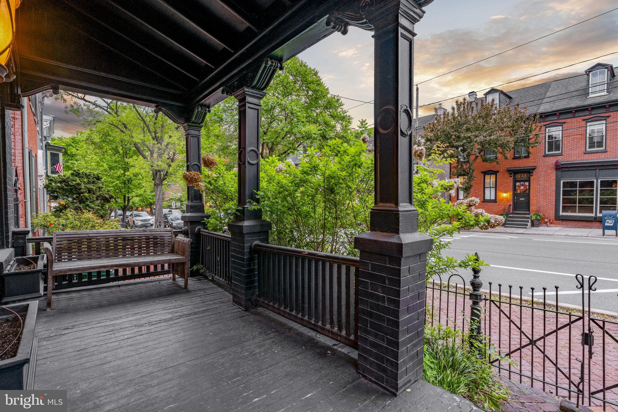 CHESTNUT HILL - Residential