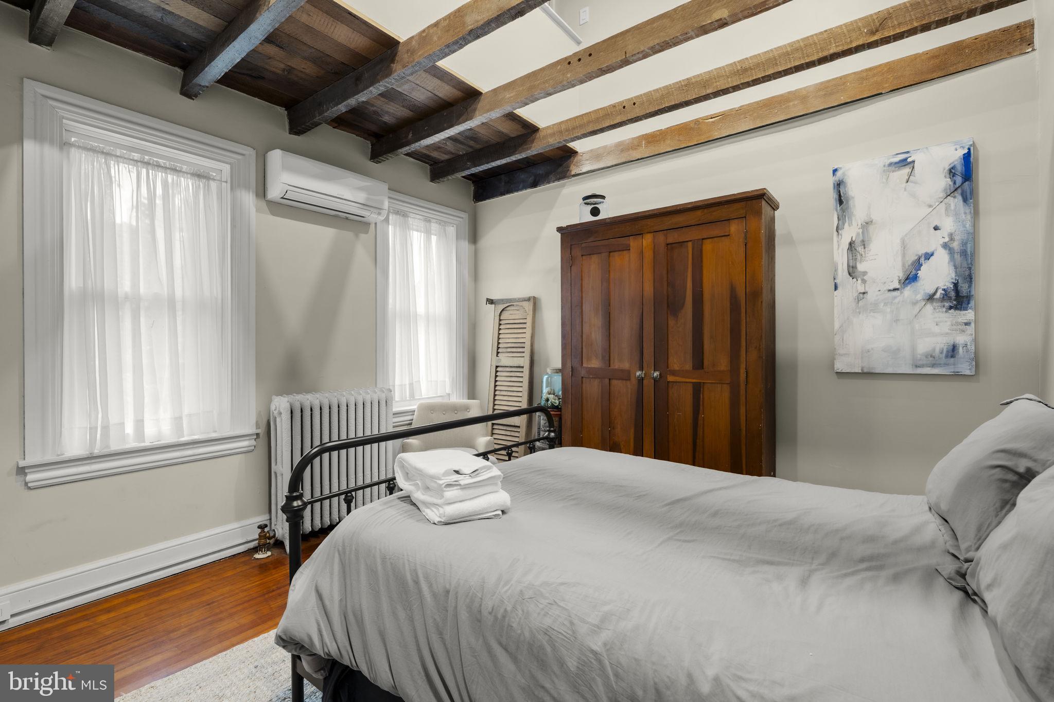 CHESTNUT HILL - Residential