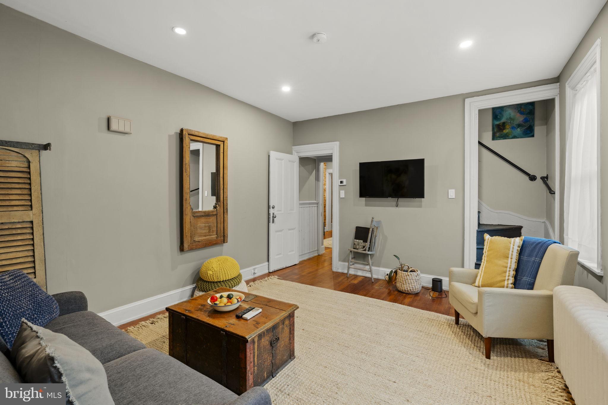 CHESTNUT HILL - Residential