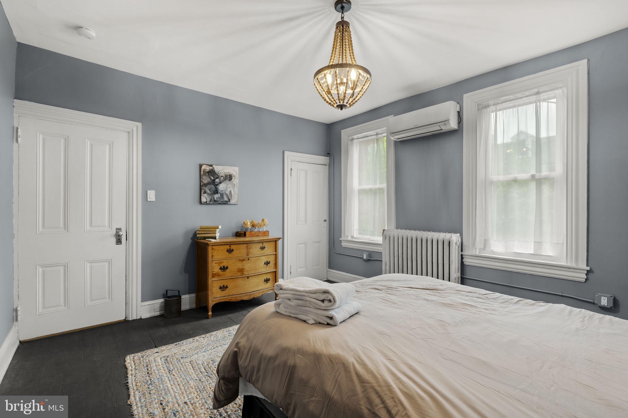CHESTNUT HILL - Residential