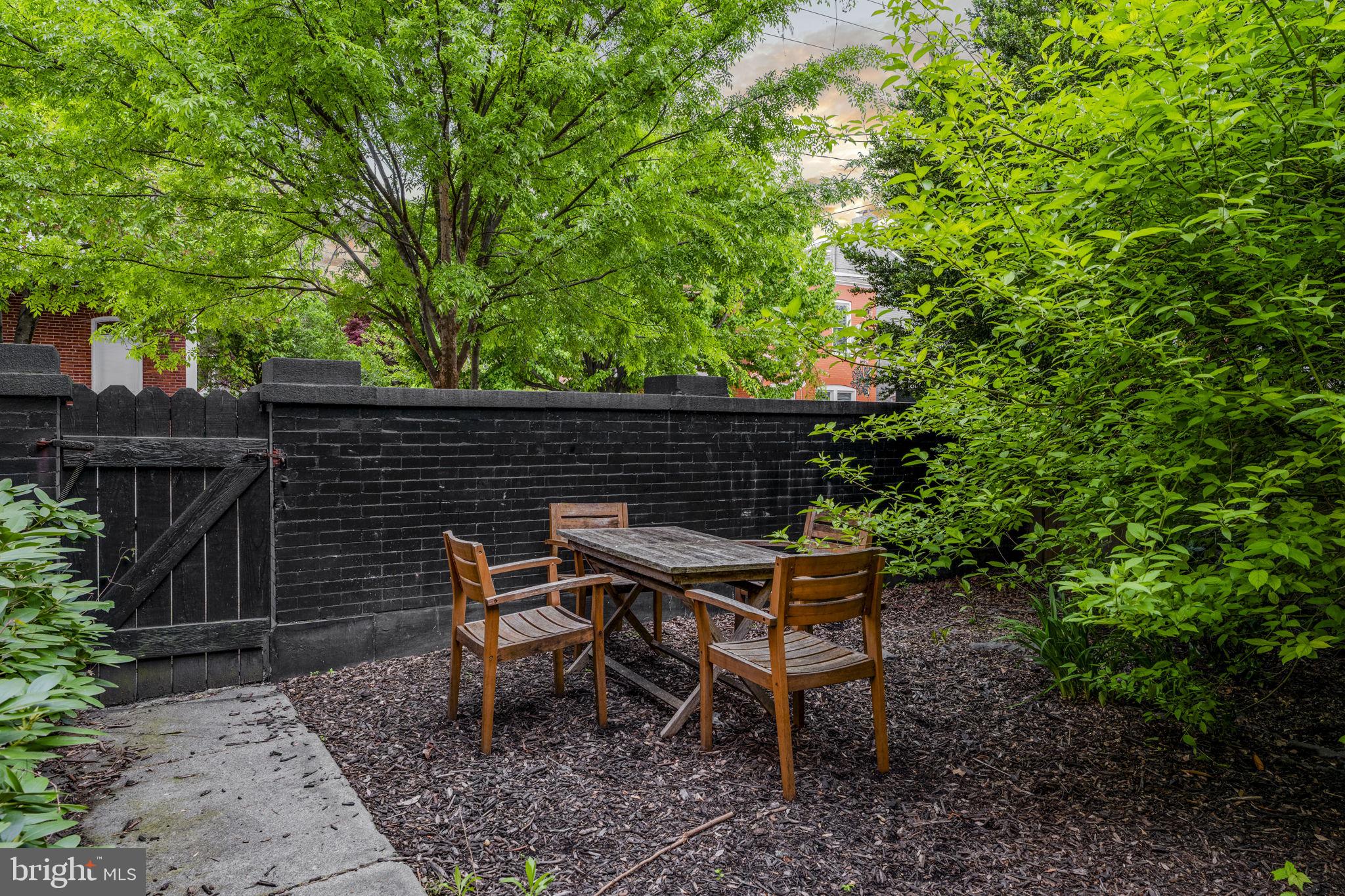 CHESTNUT HILL - Residential