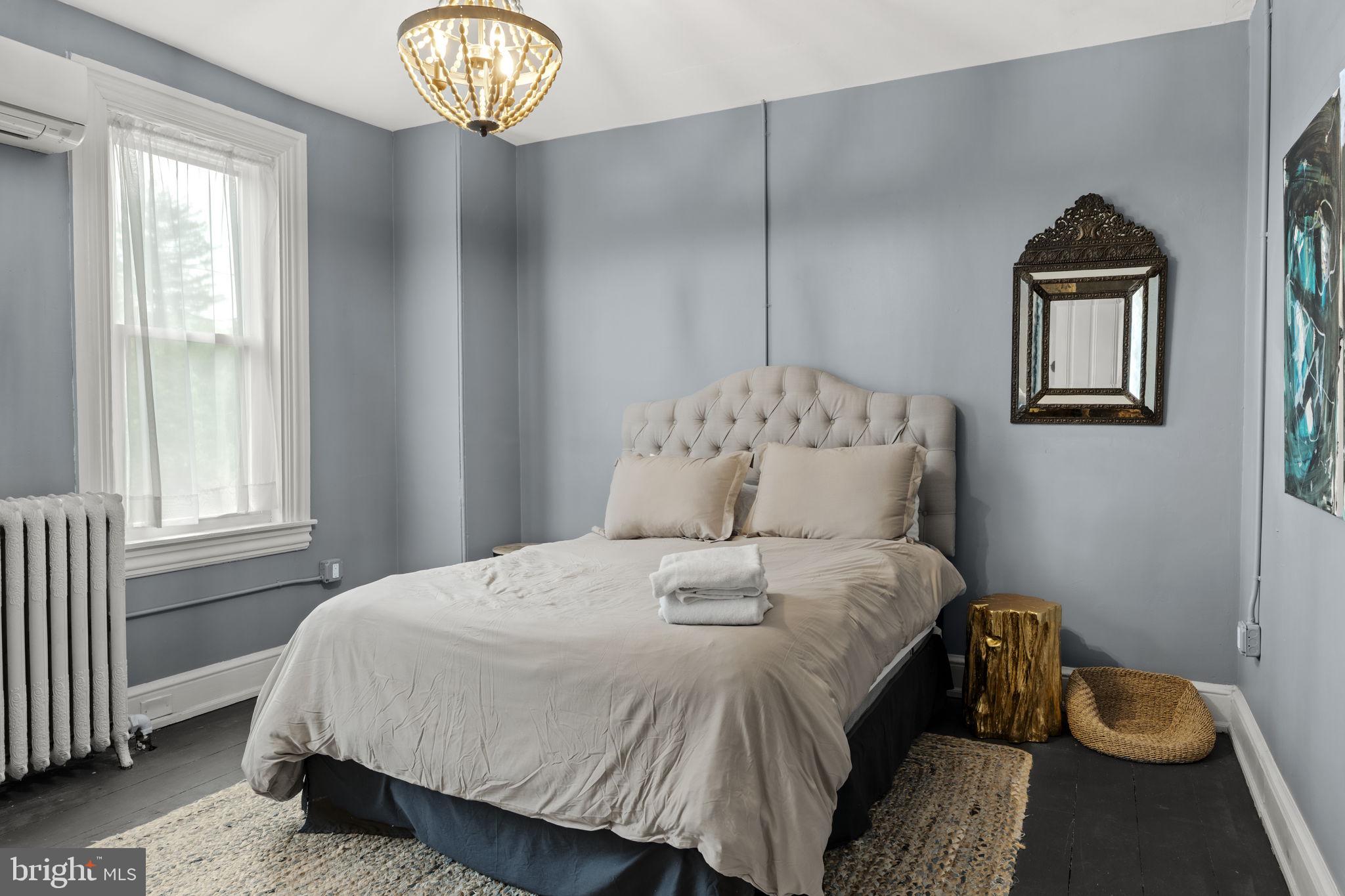 CHESTNUT HILL - Residential