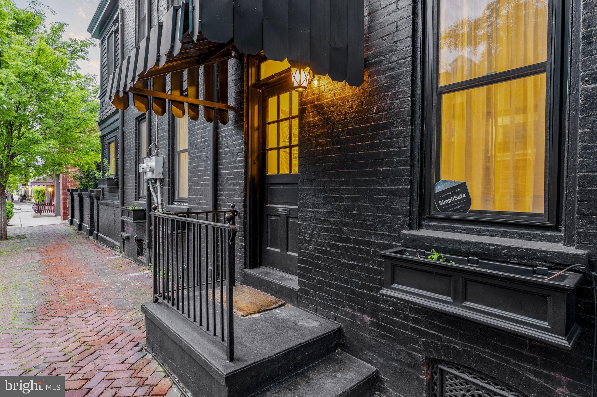 CHESTNUT HILL - Residential