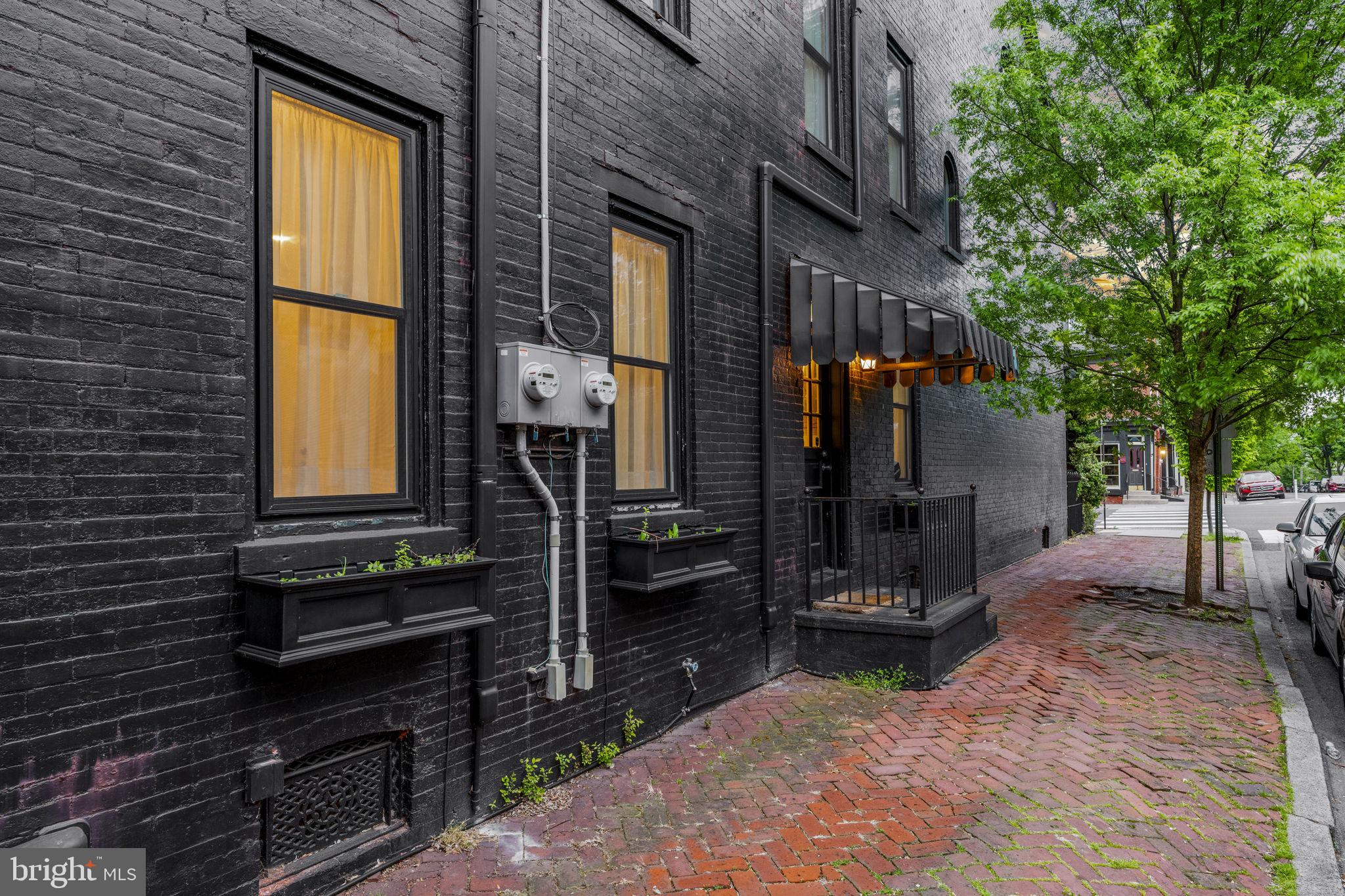 CHESTNUT HILL - Residential
