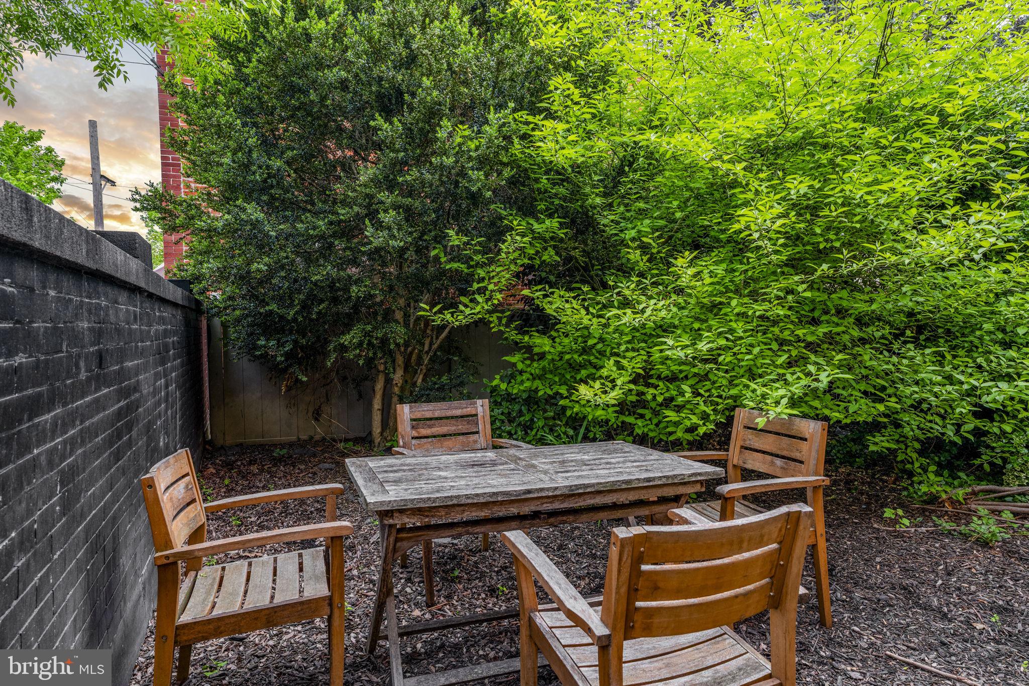 CHESTNUT HILL - Residential