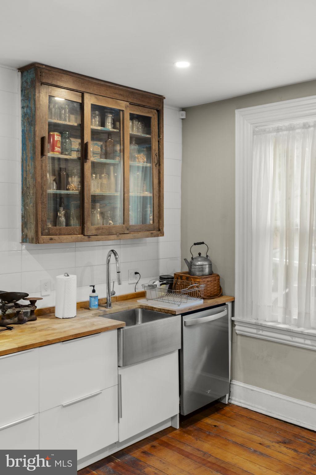 CHESTNUT HILL - Residential