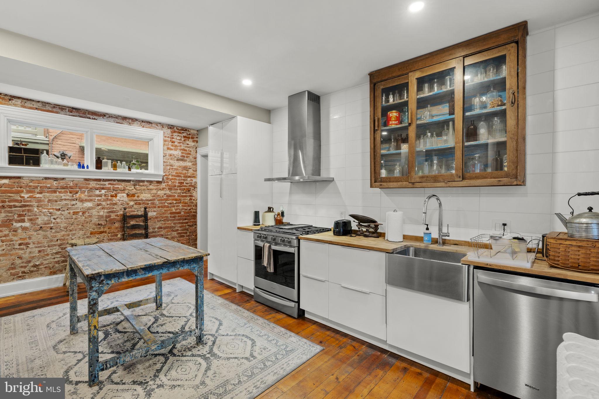 CHESTNUT HILL - Residential