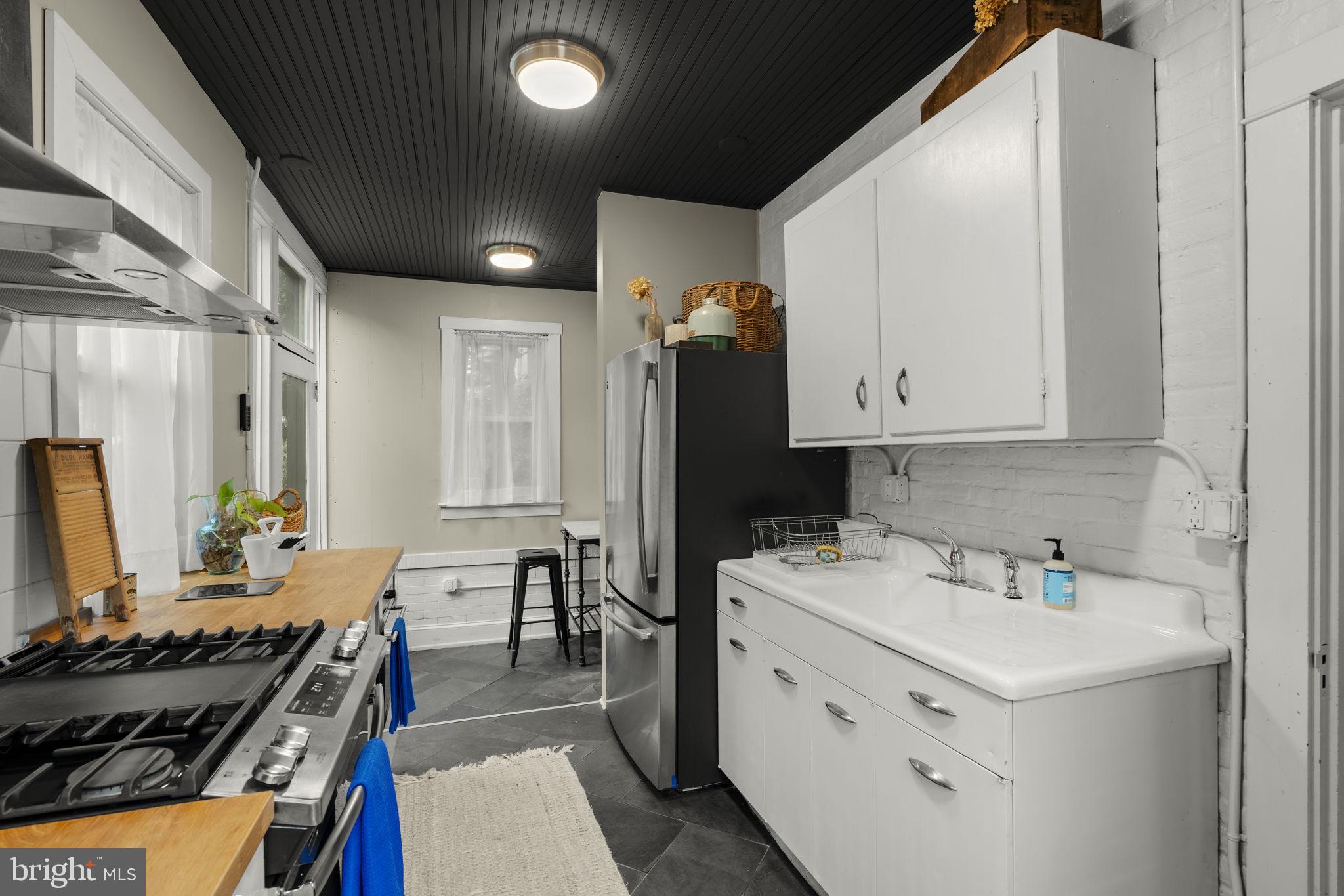 CHESTNUT HILL - Residential