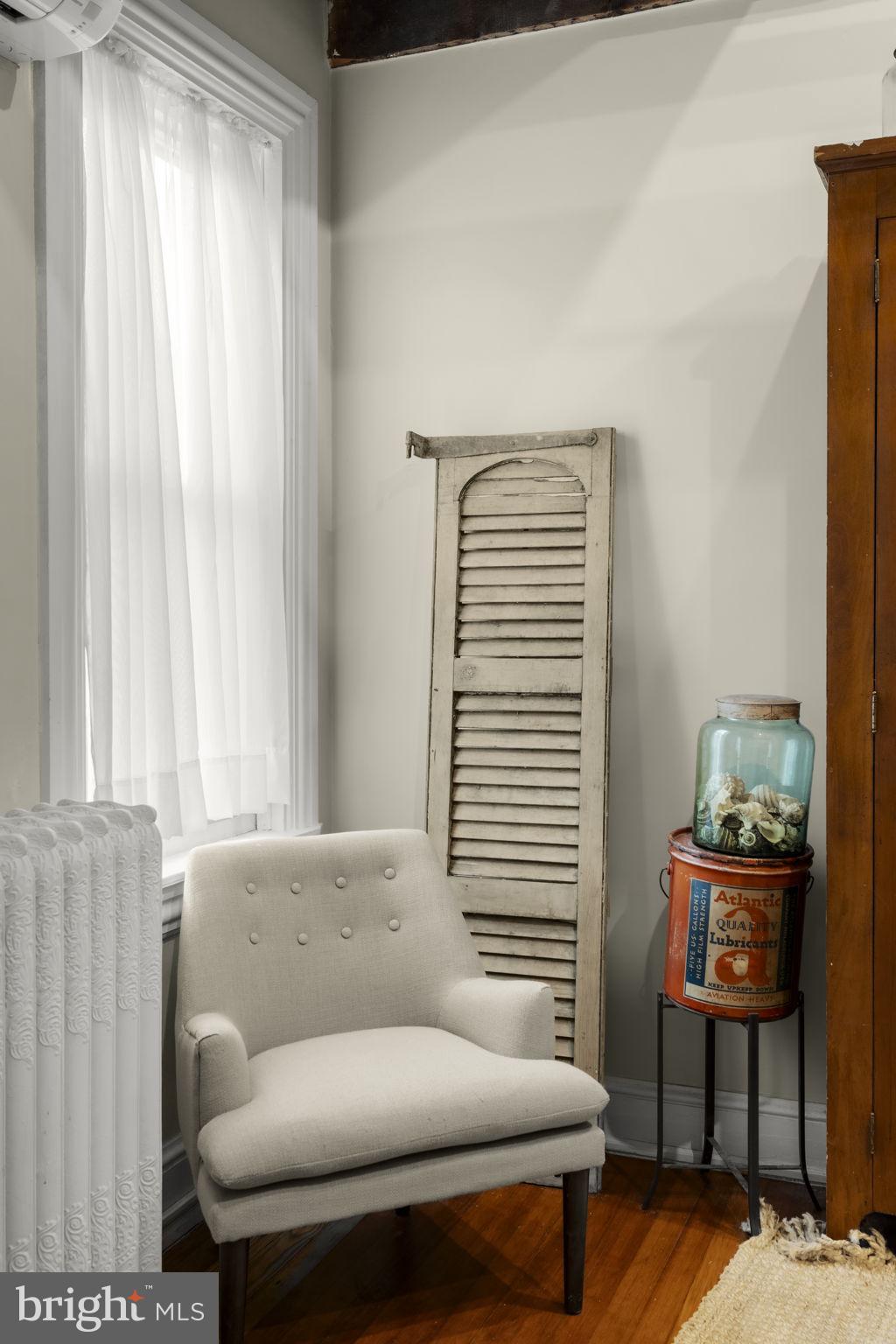 CHESTNUT HILL - Residential