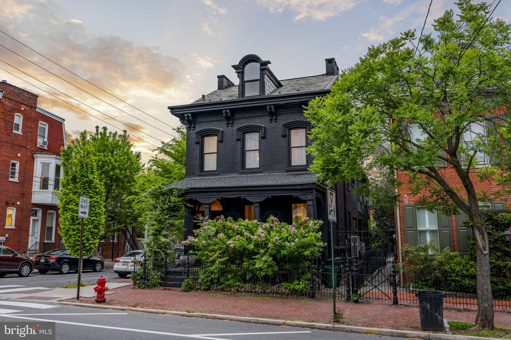 CHESTNUT HILL - Residential