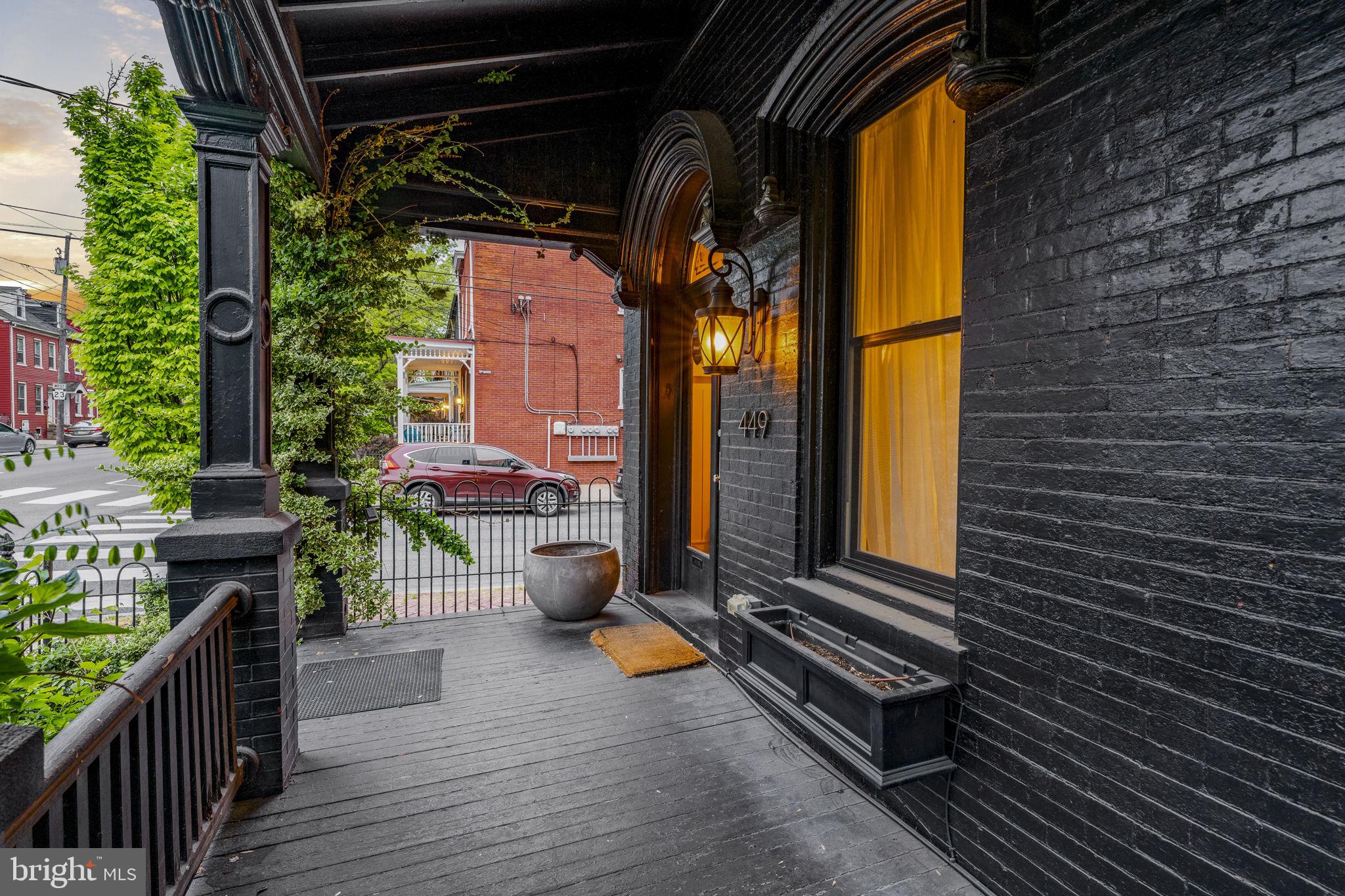 CHESTNUT HILL - Residential