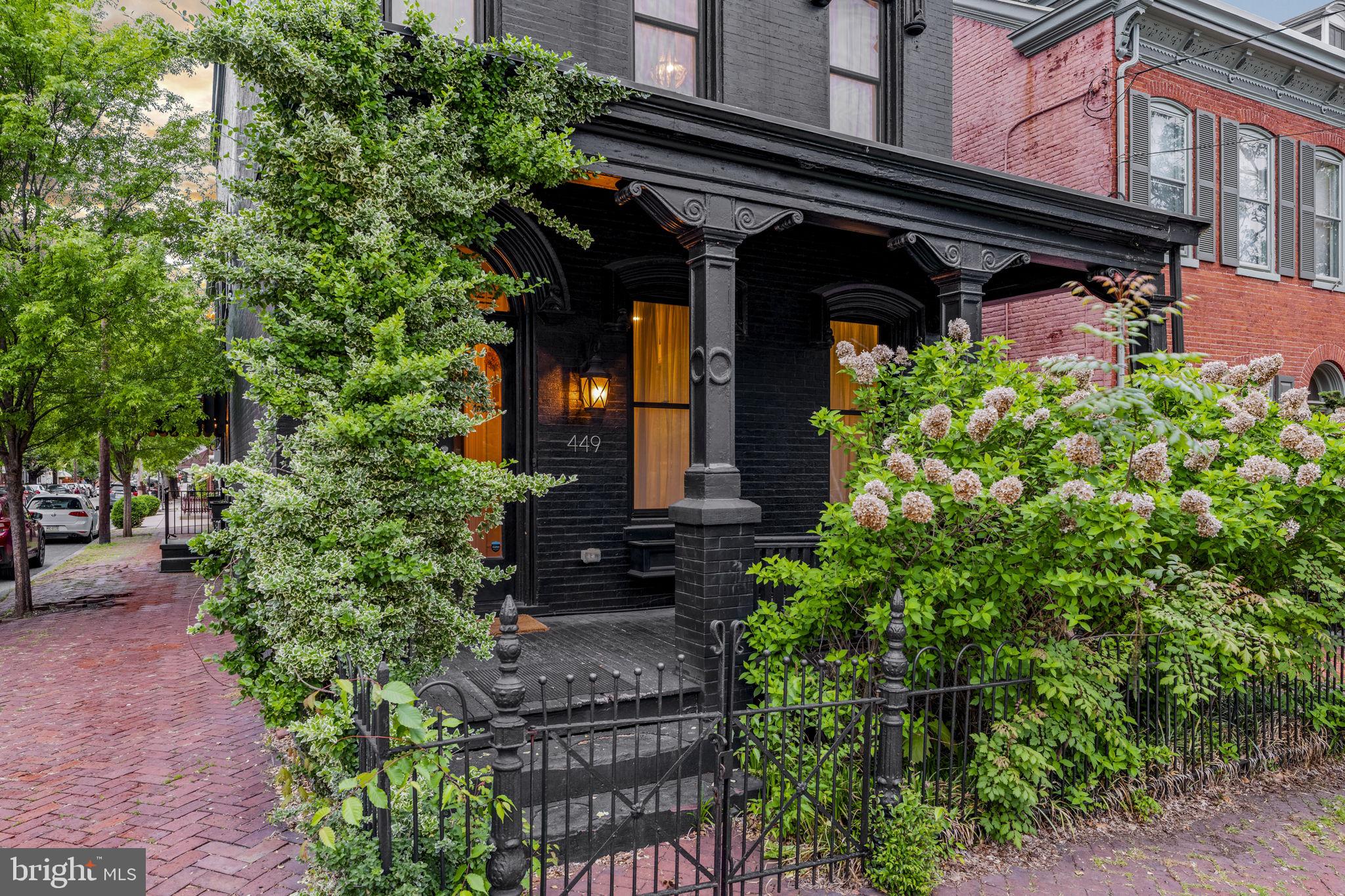 CHESTNUT HILL - Residential