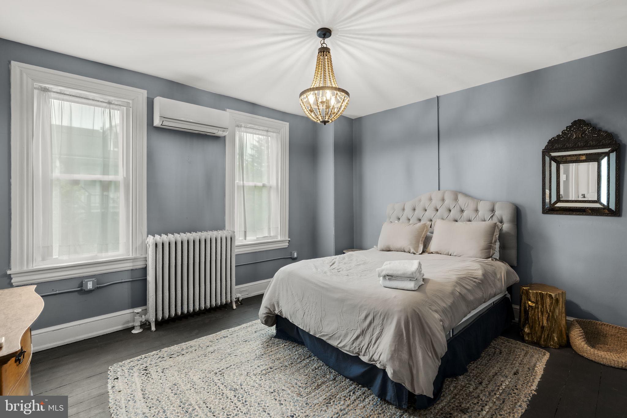 CHESTNUT HILL - Residential