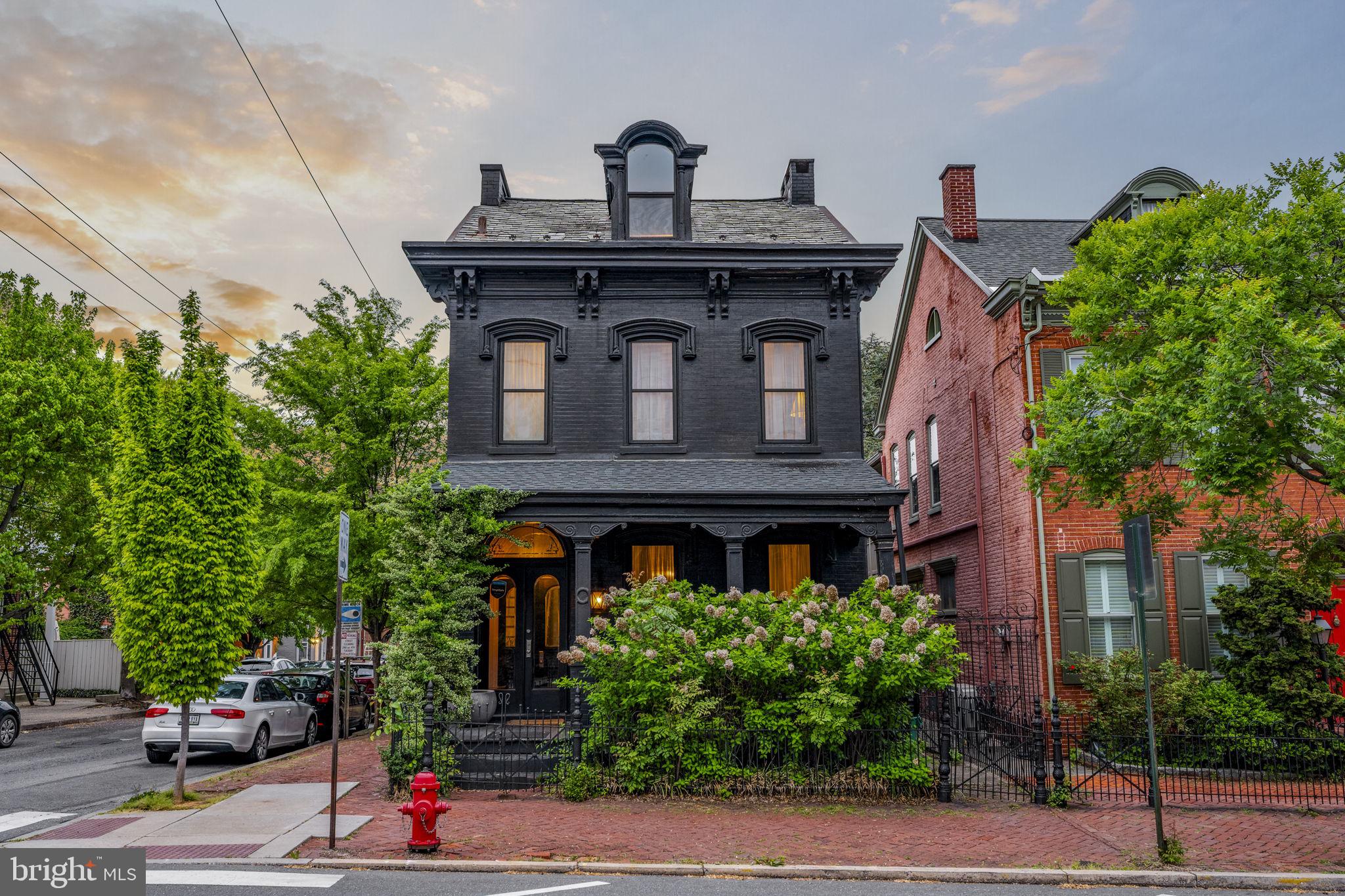 CHESTNUT HILL - Residential