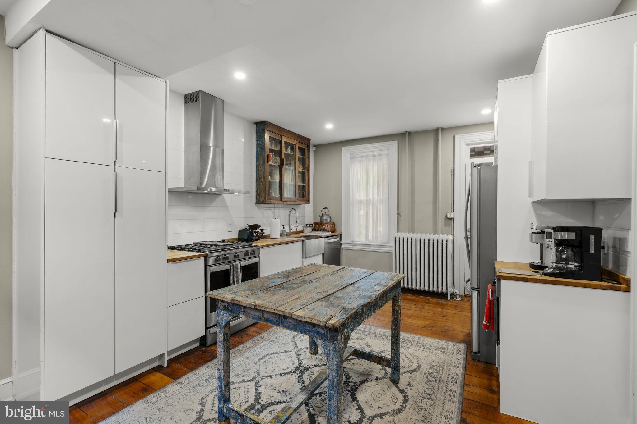 449 W WALNUT STREET