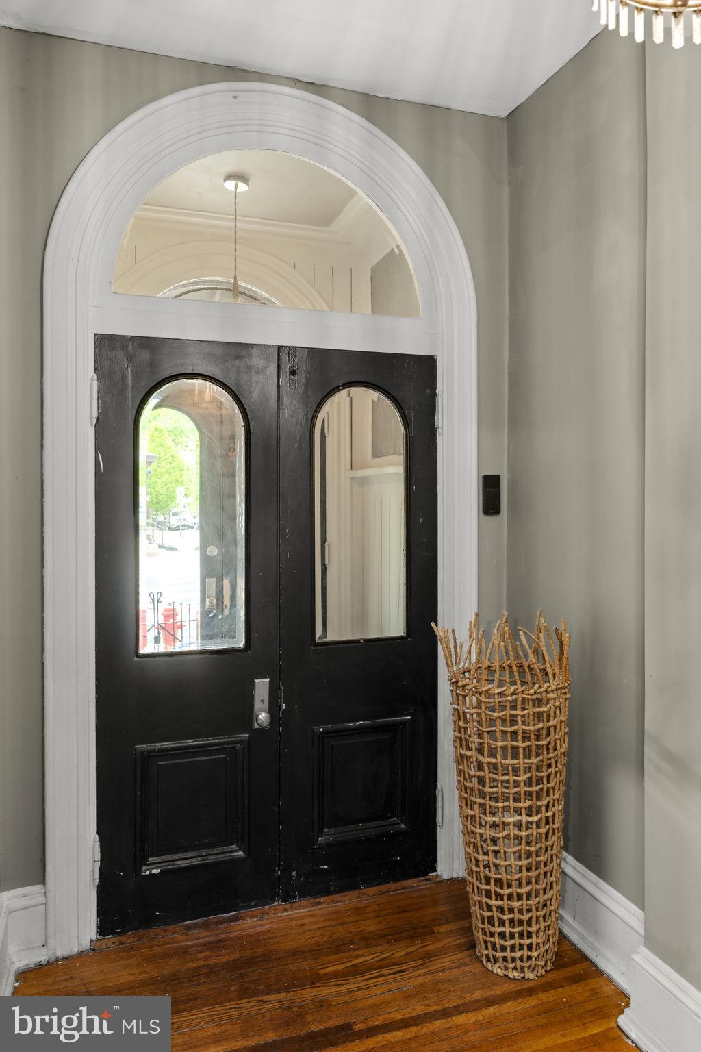 CHESTNUT HILL - Residential