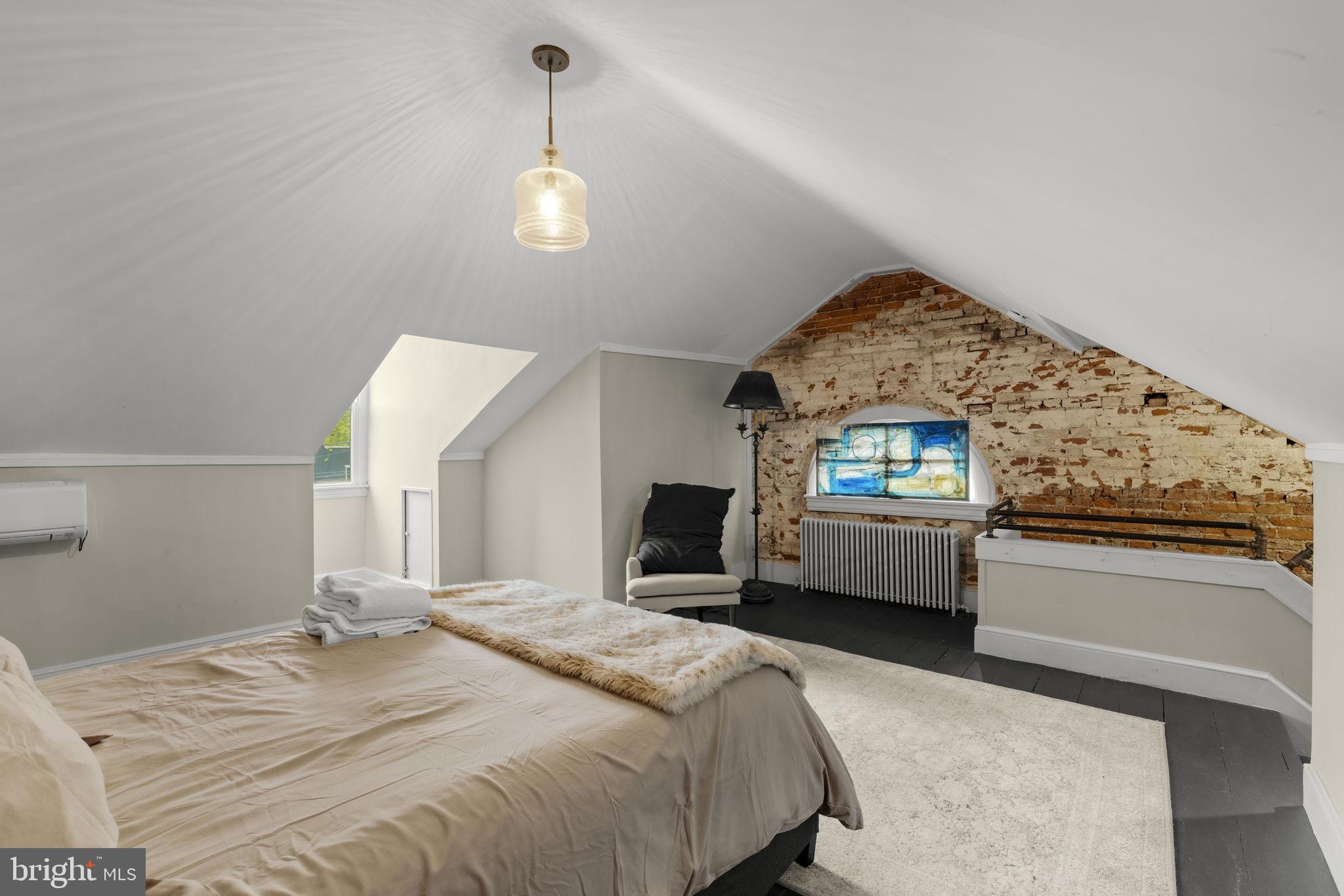 CHESTNUT HILL - Residential
