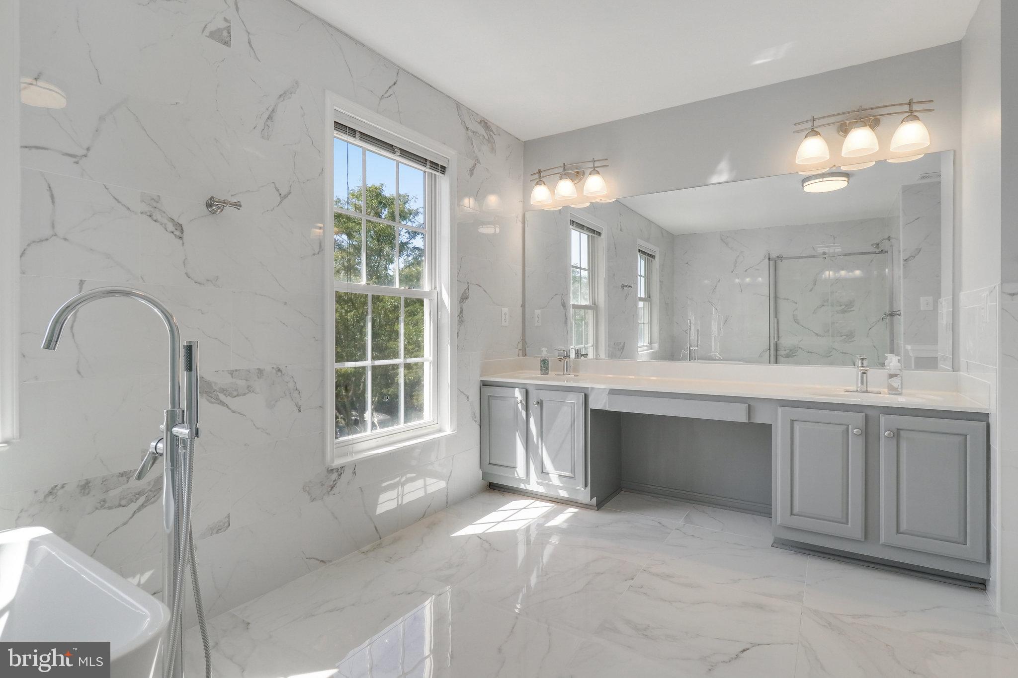 SOUTH RIDING - Residential