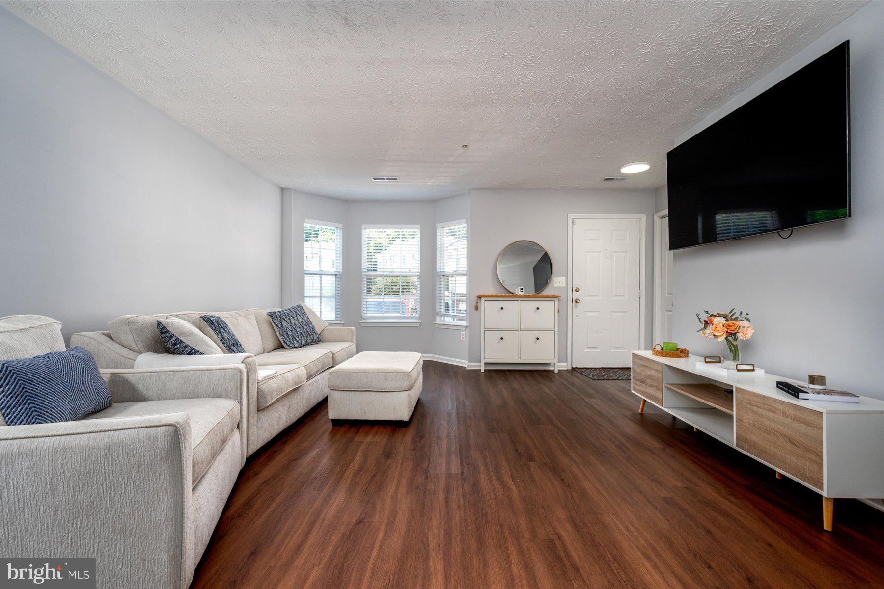 50 AMBERSTONE COURT E