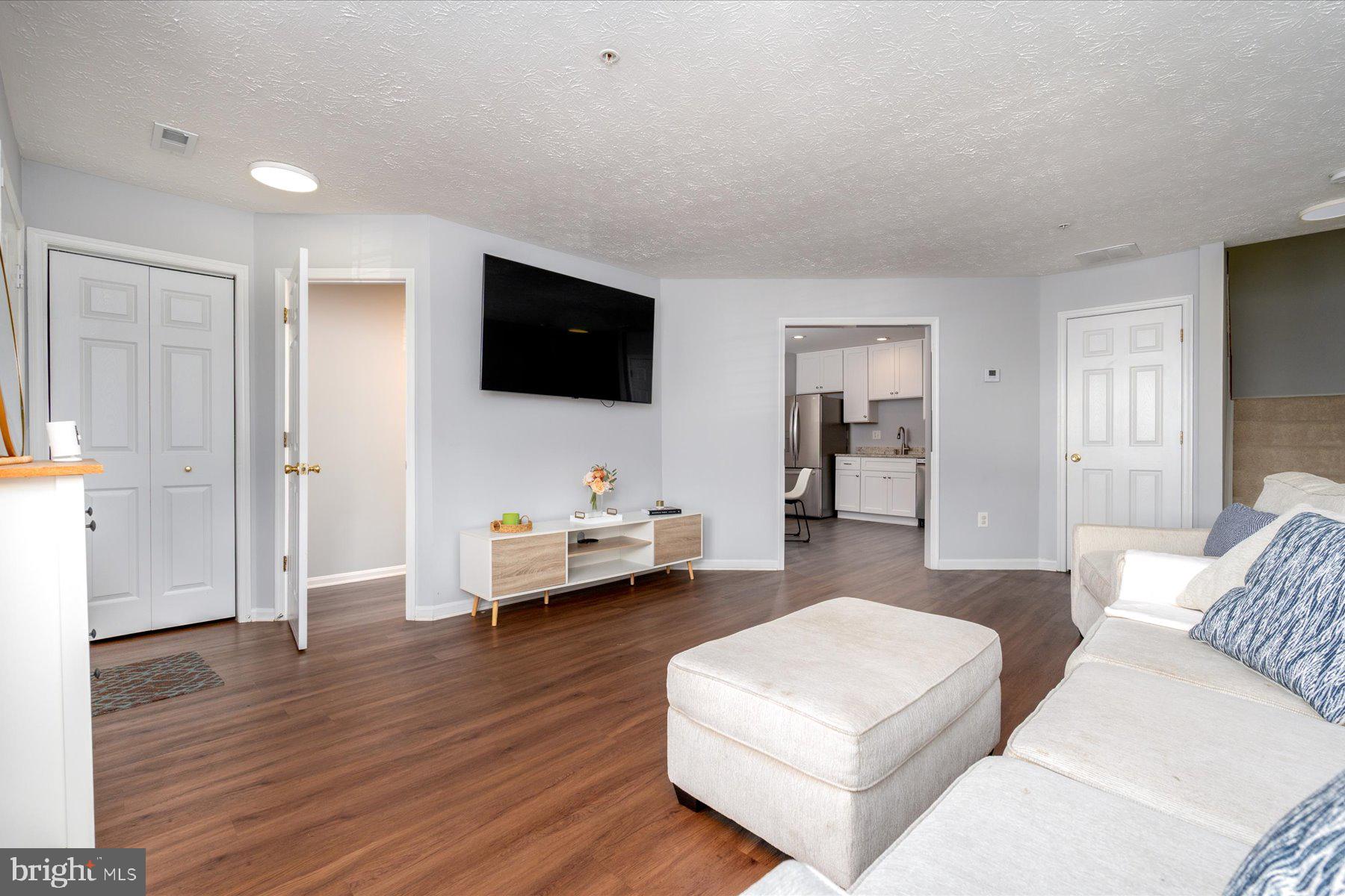 ANNAPOLIS OVERLOOK - Residential