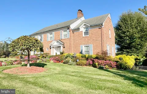 513 Cathedral Drive, Alexandria, VA MLS: VAAX2053260