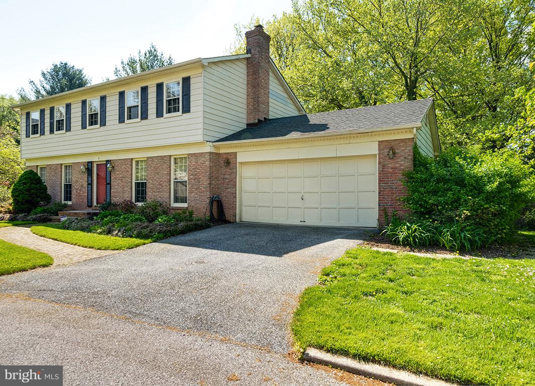 Rare rental opportunity in highly desirable Charlesbrooke cul-de-sac. 4BR/2.5BA Colonial w/eat-in Gourmet kitchen that opens to cozy Family Room overlooking deck & backyard. Formal DR, LR w/FP, MABR w/walk-in closet & MABA. Wood floors, CAC, LL Family Rm + bonus room. 2-car Gar & driveway. Walking distance to Eddie s, Starbucks, community pool & tennis courts. West Towson/Dumbarton/Towson schools.