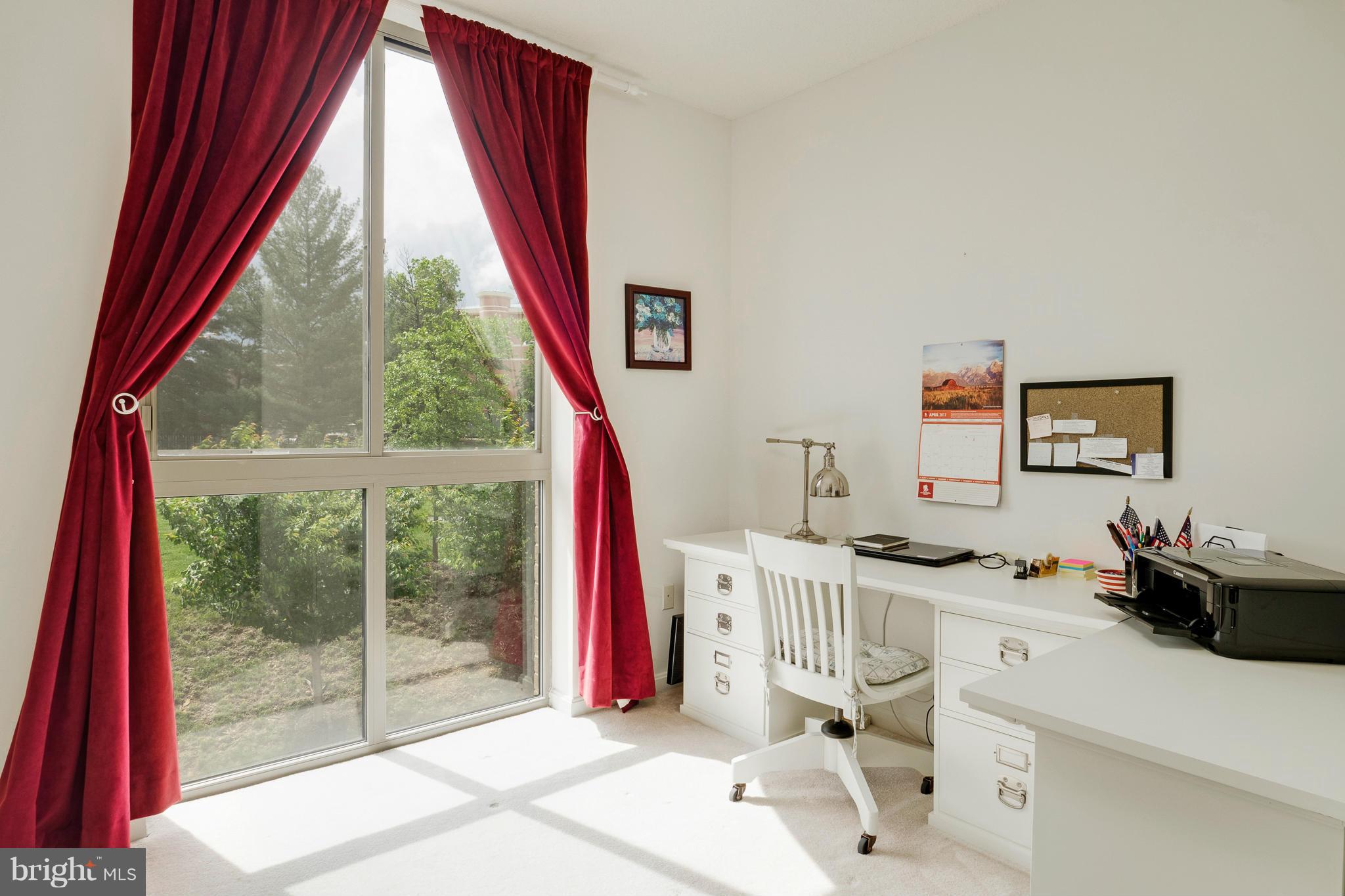 LANSDOWNE WOODS - Residential