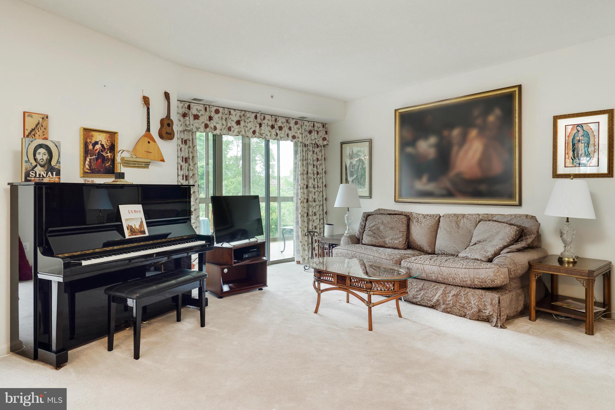 LANSDOWNE WOODS - Residential