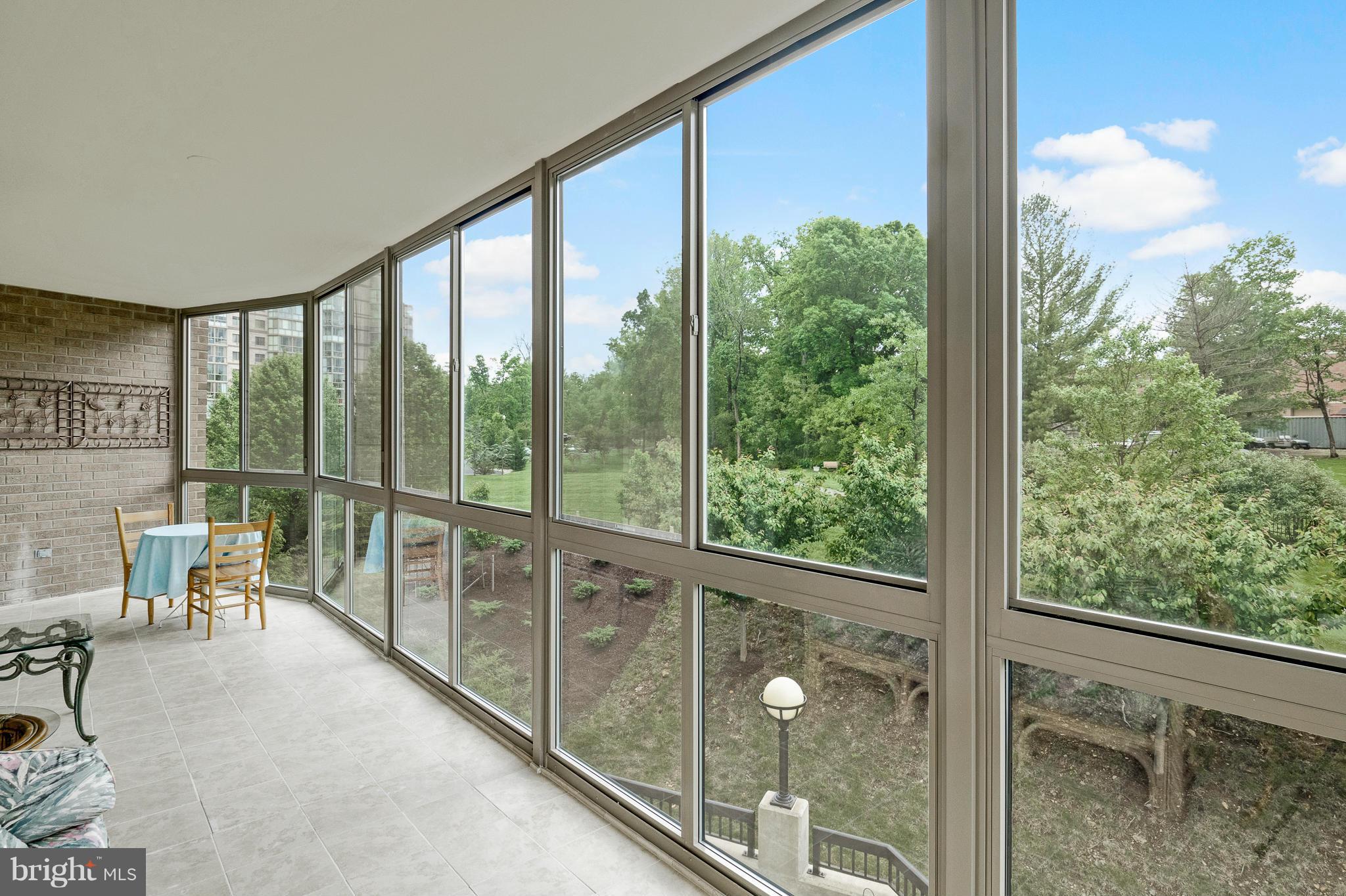 LANSDOWNE WOODS - Residential