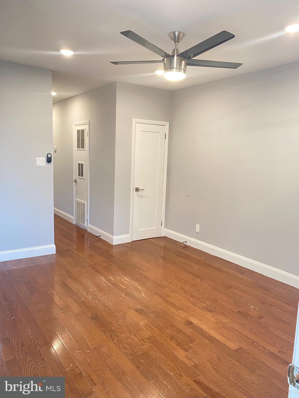 400-12 W WALNUT LANE 400-3