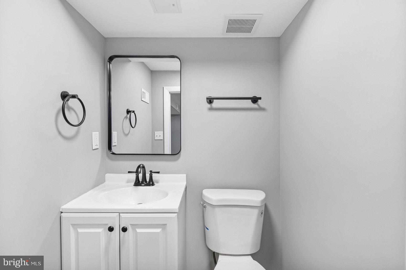 BRENTWOOD SQUARE - Residential