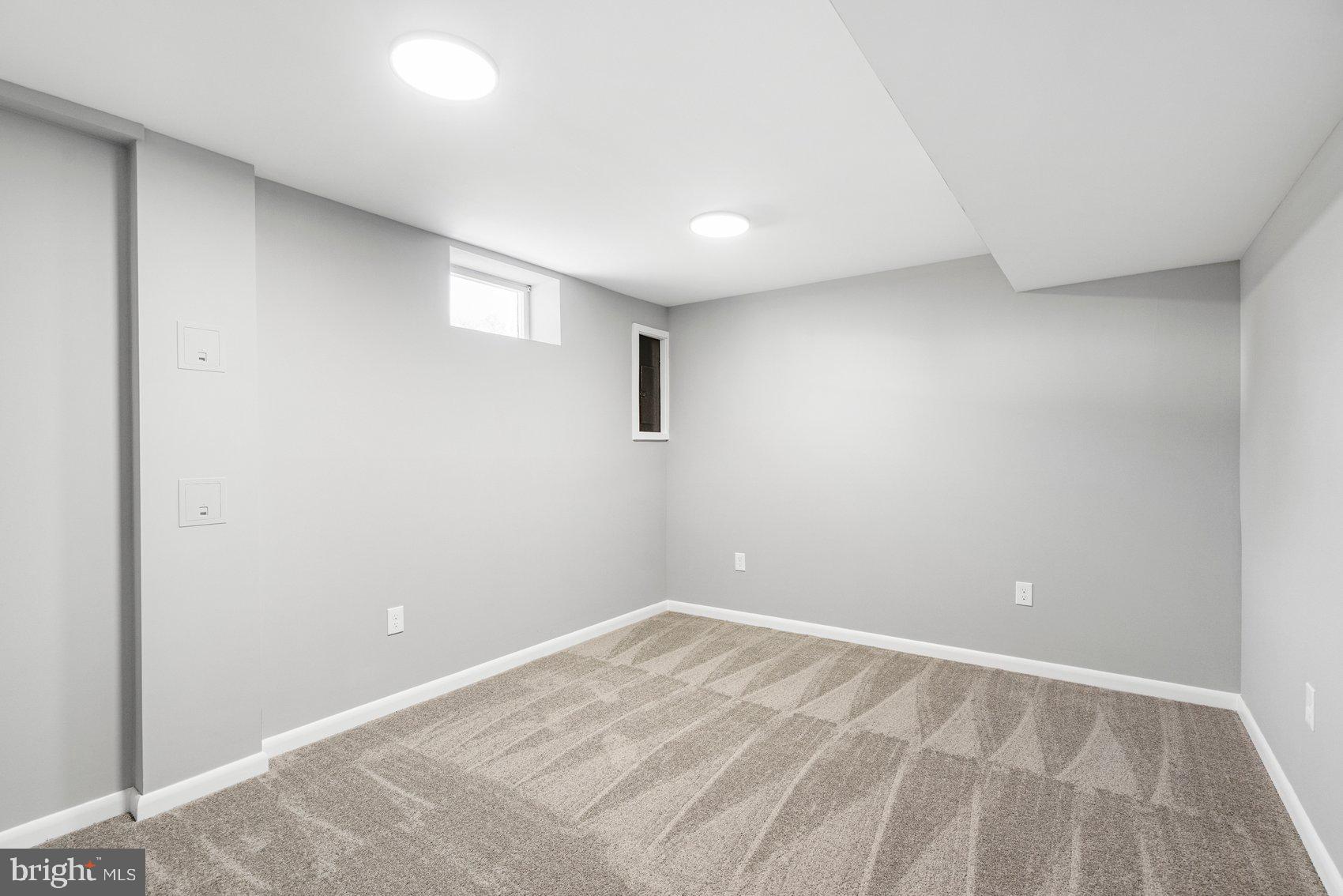 BRENTWOOD SQUARE - Residential